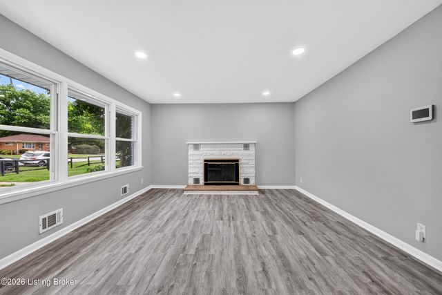 5218 Famous Way, Louisville, KY 40219