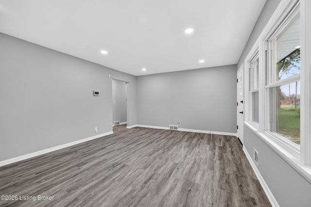 5218 Famous Way, Louisville, KY 40219