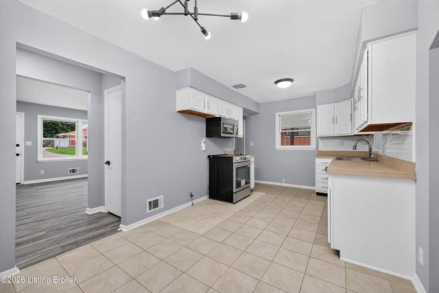 5218 Famous Way, Louisville, KY 40219