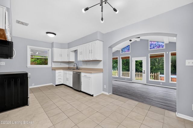 5218 Famous Way, Louisville, KY 40219