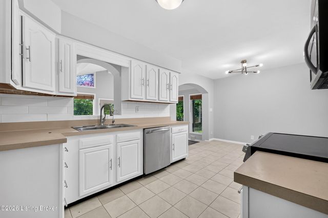 5218 Famous Way, Louisville, KY 40219