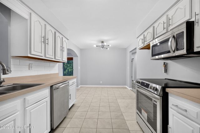 5218 Famous Way, Louisville, KY 40219