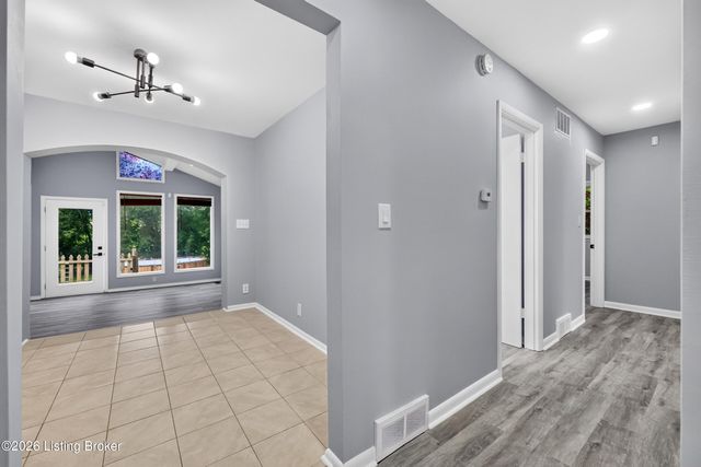 5218 Famous Way, Louisville, KY 40219