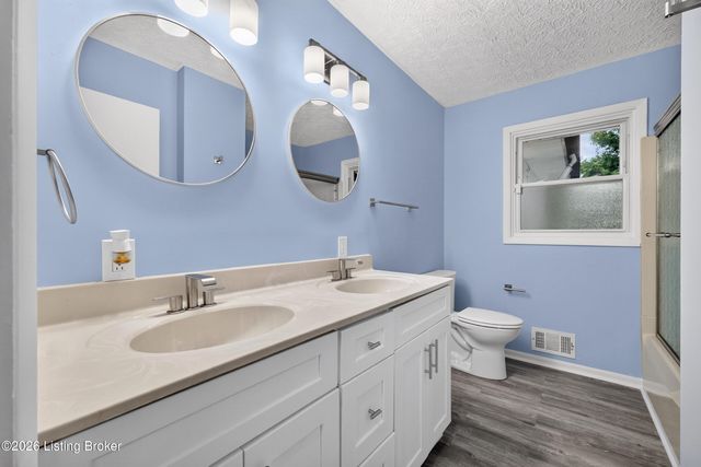 5218 Famous Way, Louisville, KY 40219
