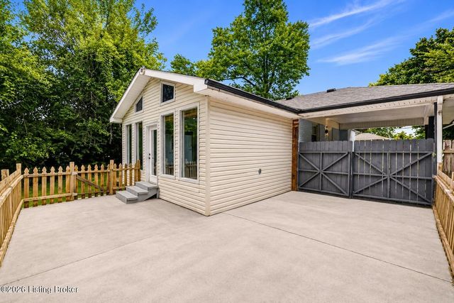 5218 Famous Way, Louisville, KY 40219