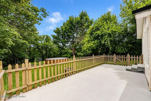 5218 Famous Way, Louisville, KY 40219