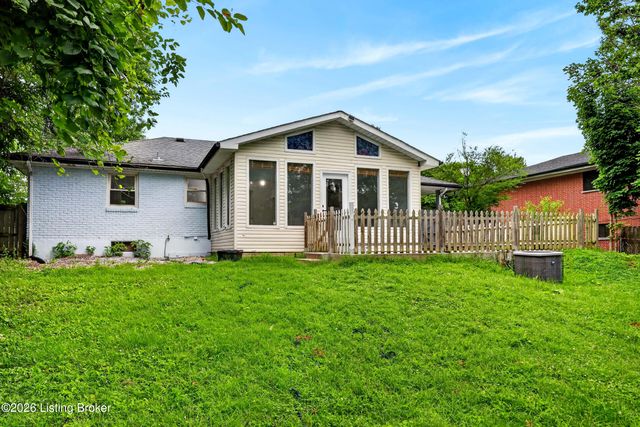 5218 Famous Way, Louisville, KY 40219