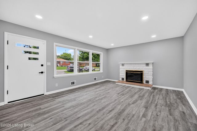 5218 Famous Way, Louisville, KY 40219