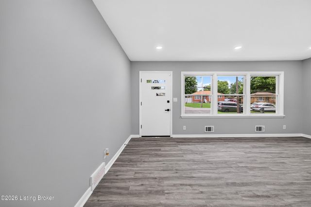 5218 Famous Way, Louisville, KY 40219