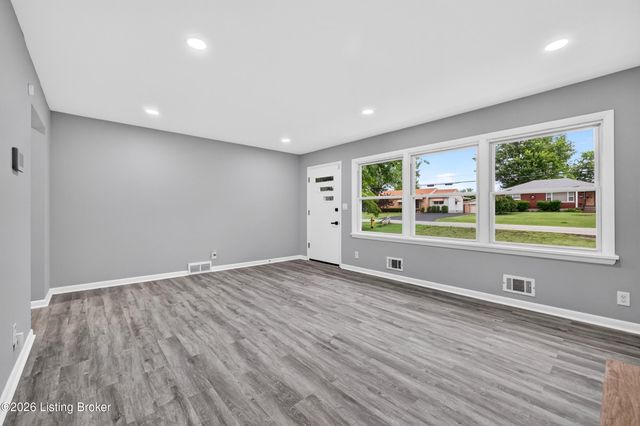 5218 Famous Way, Louisville, KY 40219