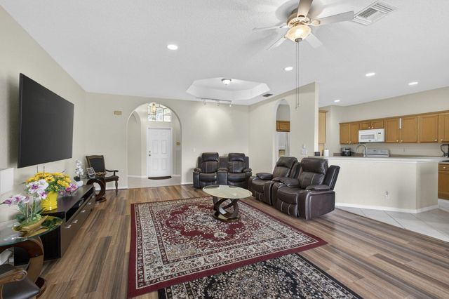 8600 Pine Cay, West Palm Beach, FL 33411