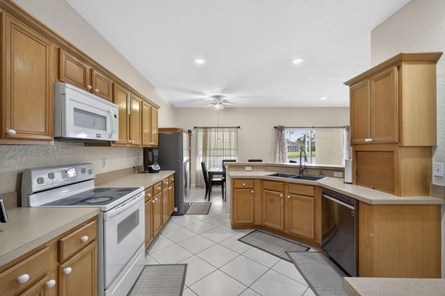 8600 Pine Cay, West Palm Beach, FL 33411