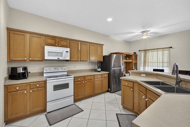 8600 Pine Cay, West Palm Beach, FL 33411