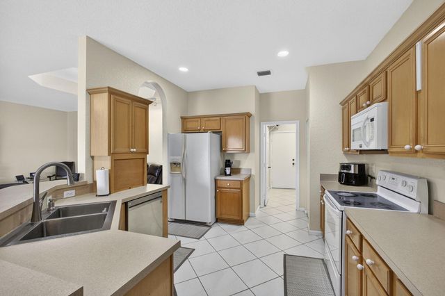 8600 Pine Cay, West Palm Beach, FL 33411