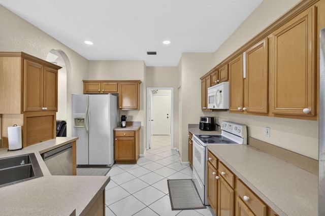 8600 Pine Cay, West Palm Beach, FL 33411