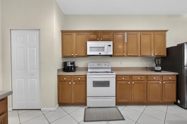 8600 Pine Cay, West Palm Beach, FL 33411