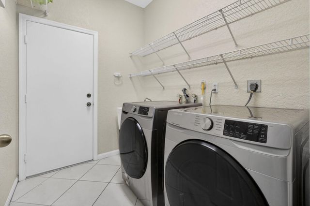 8600 Pine Cay, West Palm Beach, FL 33411