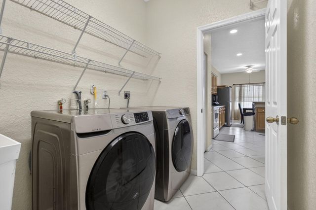 8600 Pine Cay, West Palm Beach, FL 33411