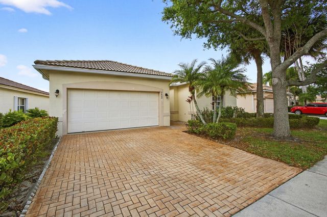 8600 Pine Cay, West Palm Beach, FL 33411