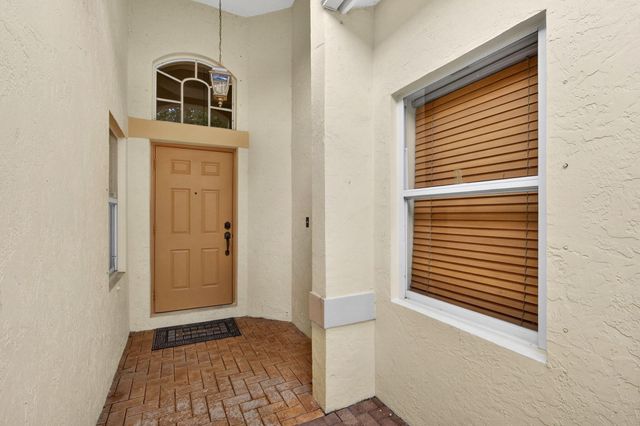 8600 Pine Cay, West Palm Beach, FL 33411