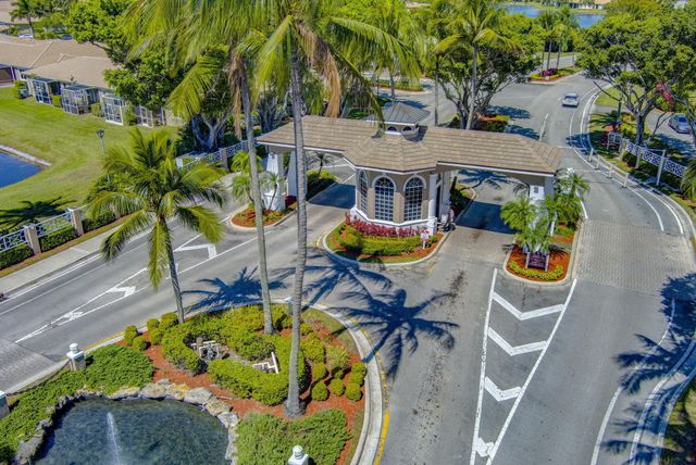 8600 Pine Cay, West Palm Beach, FL 33411