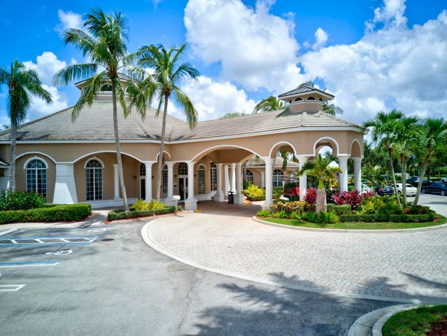 8600 Pine Cay, West Palm Beach, FL 33411