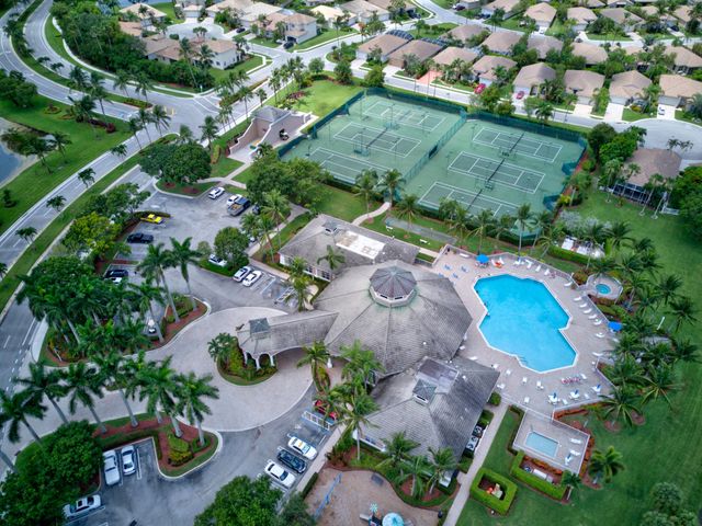 8600 Pine Cay, West Palm Beach, FL 33411