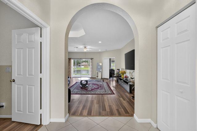 8600 Pine Cay, West Palm Beach, FL 33411