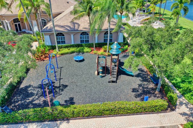 8600 Pine Cay, West Palm Beach, FL 33411