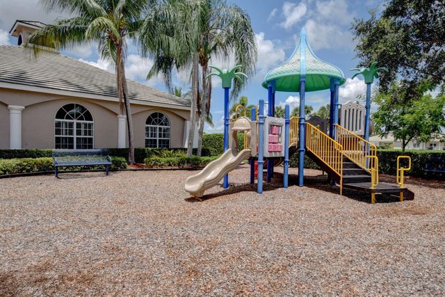 8600 Pine Cay, West Palm Beach, FL 33411