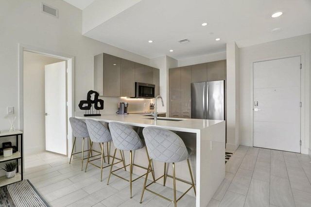 2000 METROPICA Way 2607, Sunrise, FL 33323