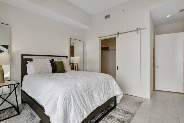 2000 METROPICA Way 2607, Sunrise, FL 33323