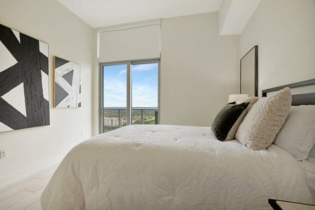 2000 METROPICA Way 2607, Sunrise, FL 33323