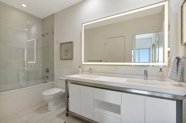 2000 METROPICA Way 2607, Sunrise, FL 33323