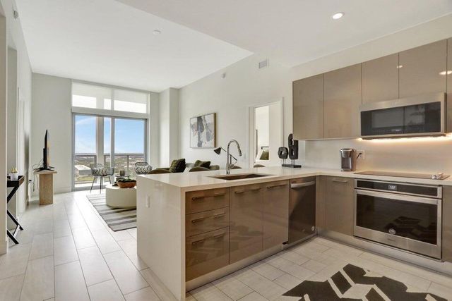 2000 METROPICA Way 2607, Sunrise, FL 33323