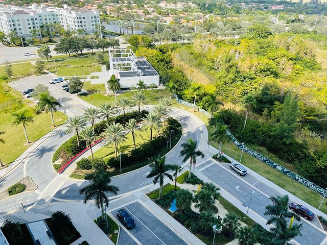 2000 METROPICA Way 2607, Sunrise, FL 33323