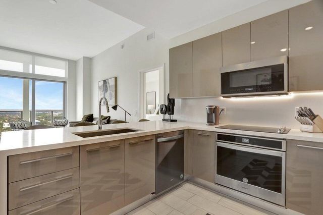 2000 METROPICA Way 2607, Sunrise, FL 33323