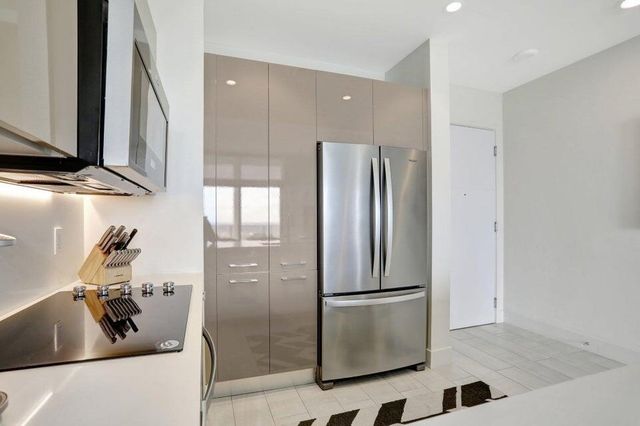 2000 METROPICA Way 2607, Sunrise, FL 33323