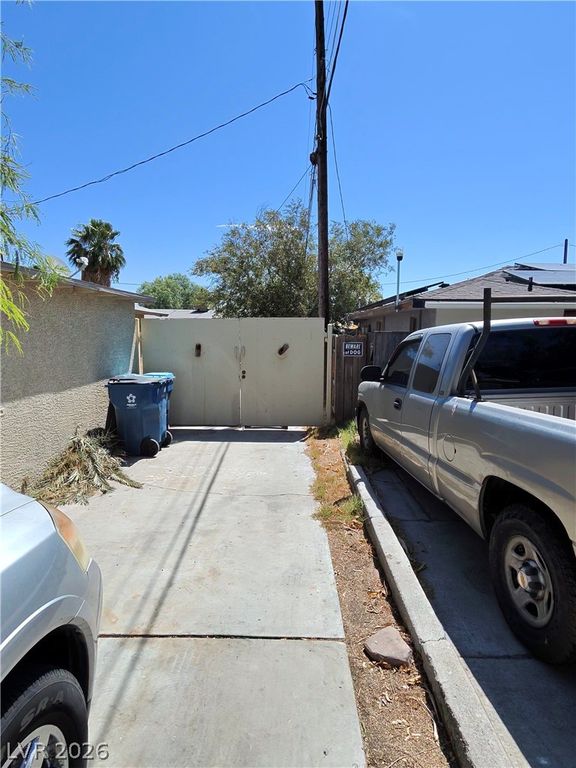 1217 South 10th Street, Las Vegas, NV 89104 — photo 2