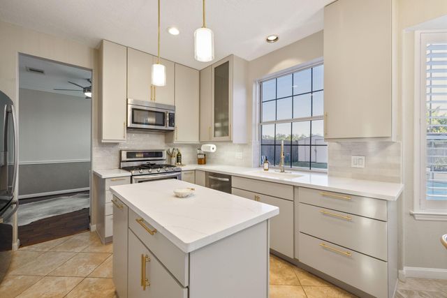 236 Sunset Ridge Drive, League City, TX 77573