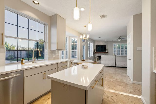 236 Sunset Ridge Drive, League City, TX 77573