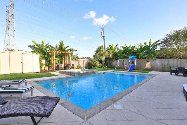 236 Sunset Ridge Drive, League City, TX 77573