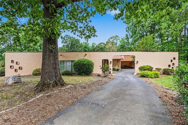 5427 Tallwood Estates Drive, Thomasville, NC 27360