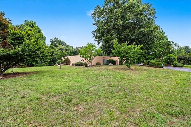 5427 Tallwood Estates Drive, Thomasville, NC 27360