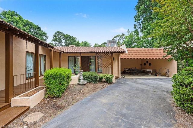 5427 Tallwood Estates Drive, Thomasville, NC 27360