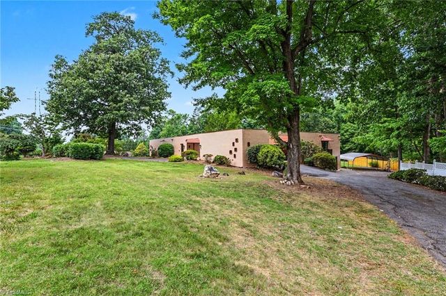 5427 Tallwood Estates Drive, Thomasville, NC 27360