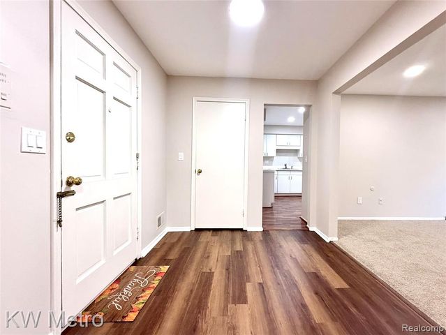 27654 E Echo Valley 132, Farmington, MI 48334