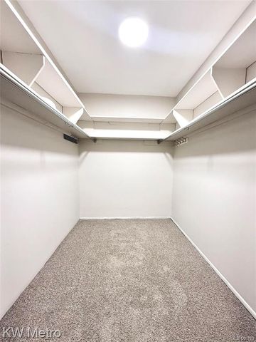 27654 E Echo Valley 132, Farmington, MI 48334