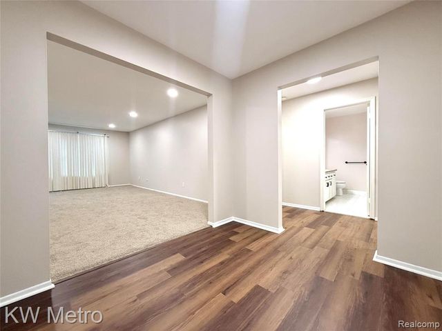 27654 E Echo Valley 132, Farmington, MI 48334