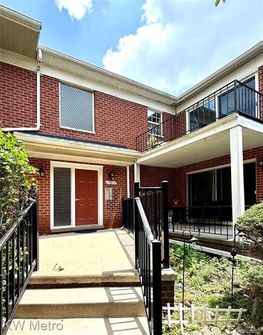 27654 E Echo Valley 132, Farmington, MI 48334